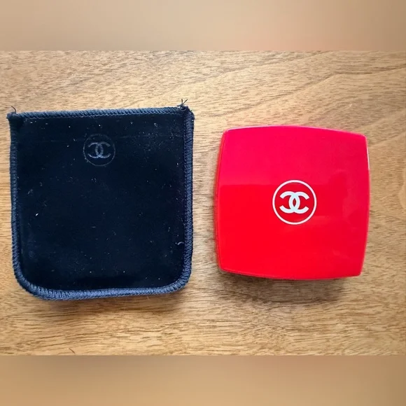 Chanel RED Miroir Double Facettes Double Mirror 
Mirror Duo

NEW in Box. - Picture 7 of 10